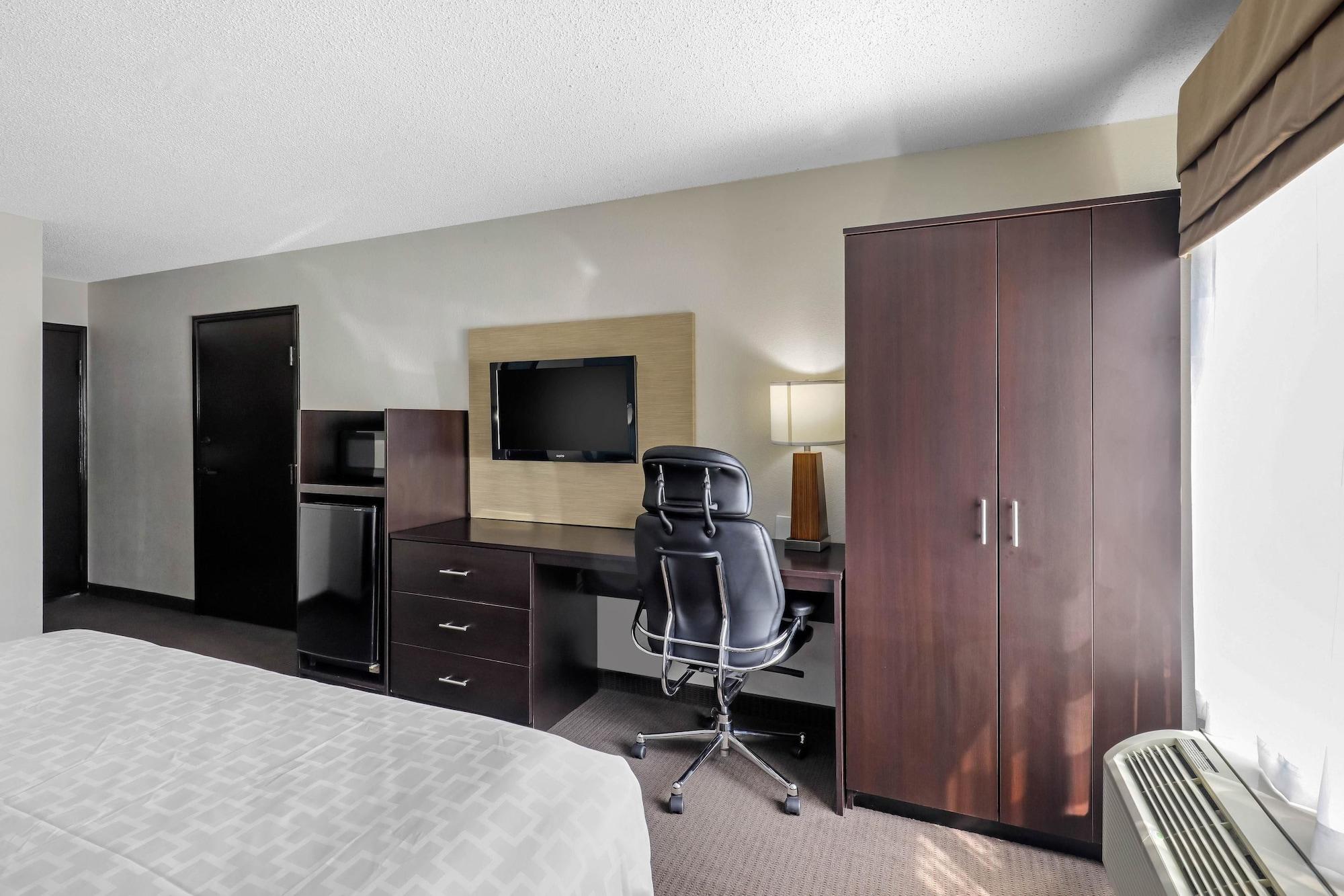 Clarion Inn & Suites Dfw North Ірвінг Екстер'єр фото