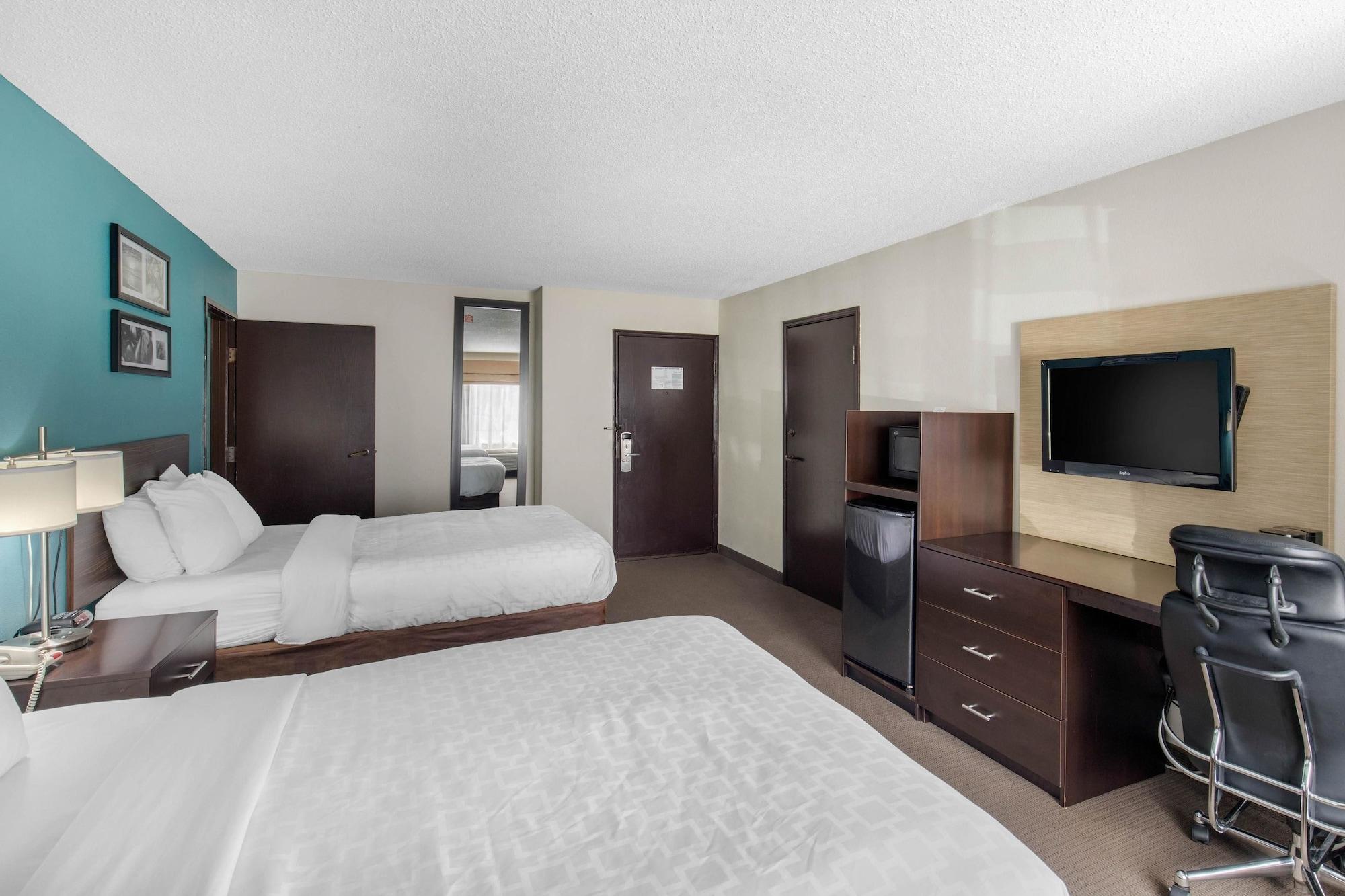 Clarion Inn & Suites Dfw North Ірвінг Екстер'єр фото