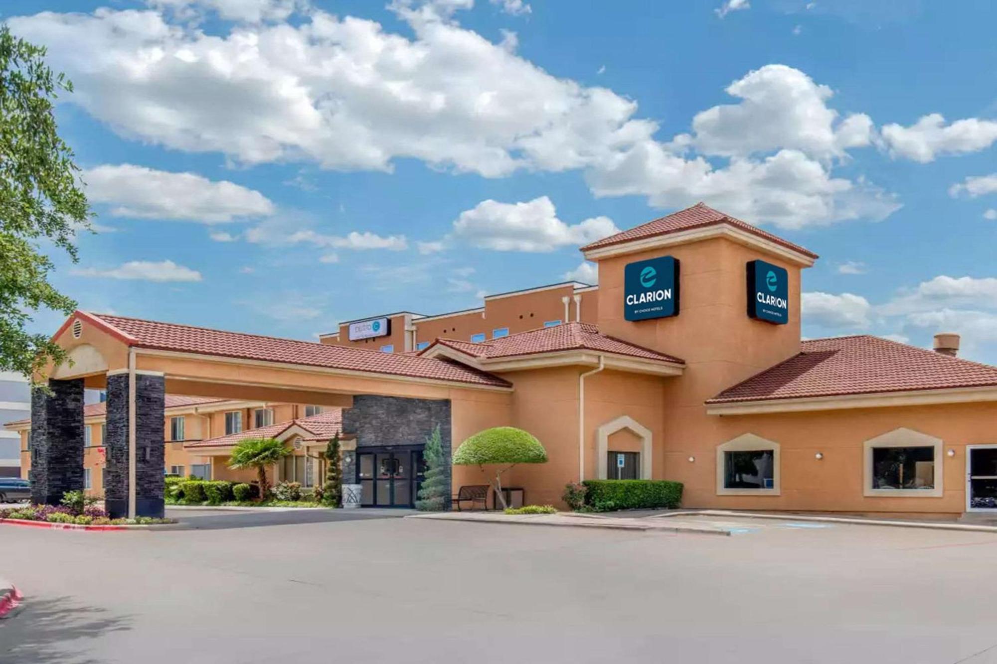Clarion Inn & Suites Dfw North Ірвінг Екстер'єр фото