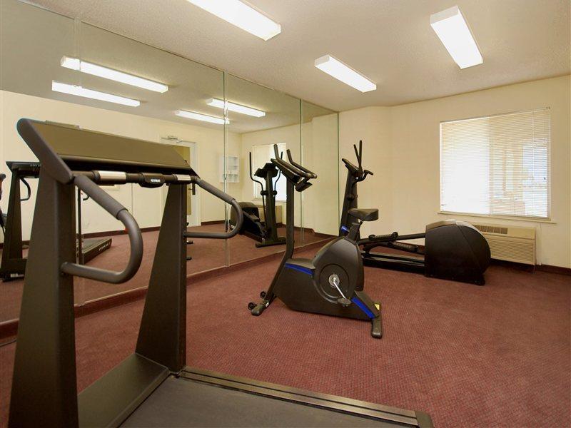 Clarion Inn & Suites Dfw North Ірвінг Екстер'єр фото