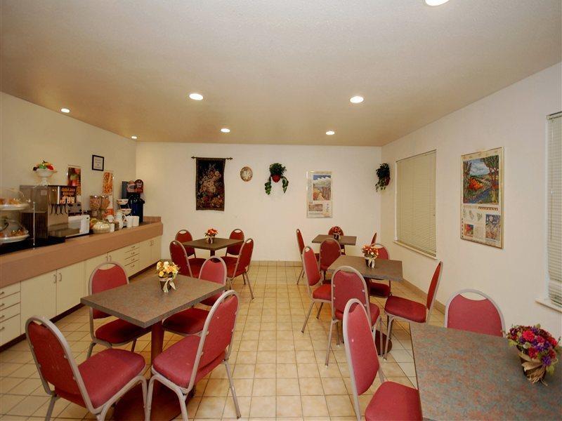 Clarion Inn & Suites Dfw North Ірвінг Екстер'єр фото