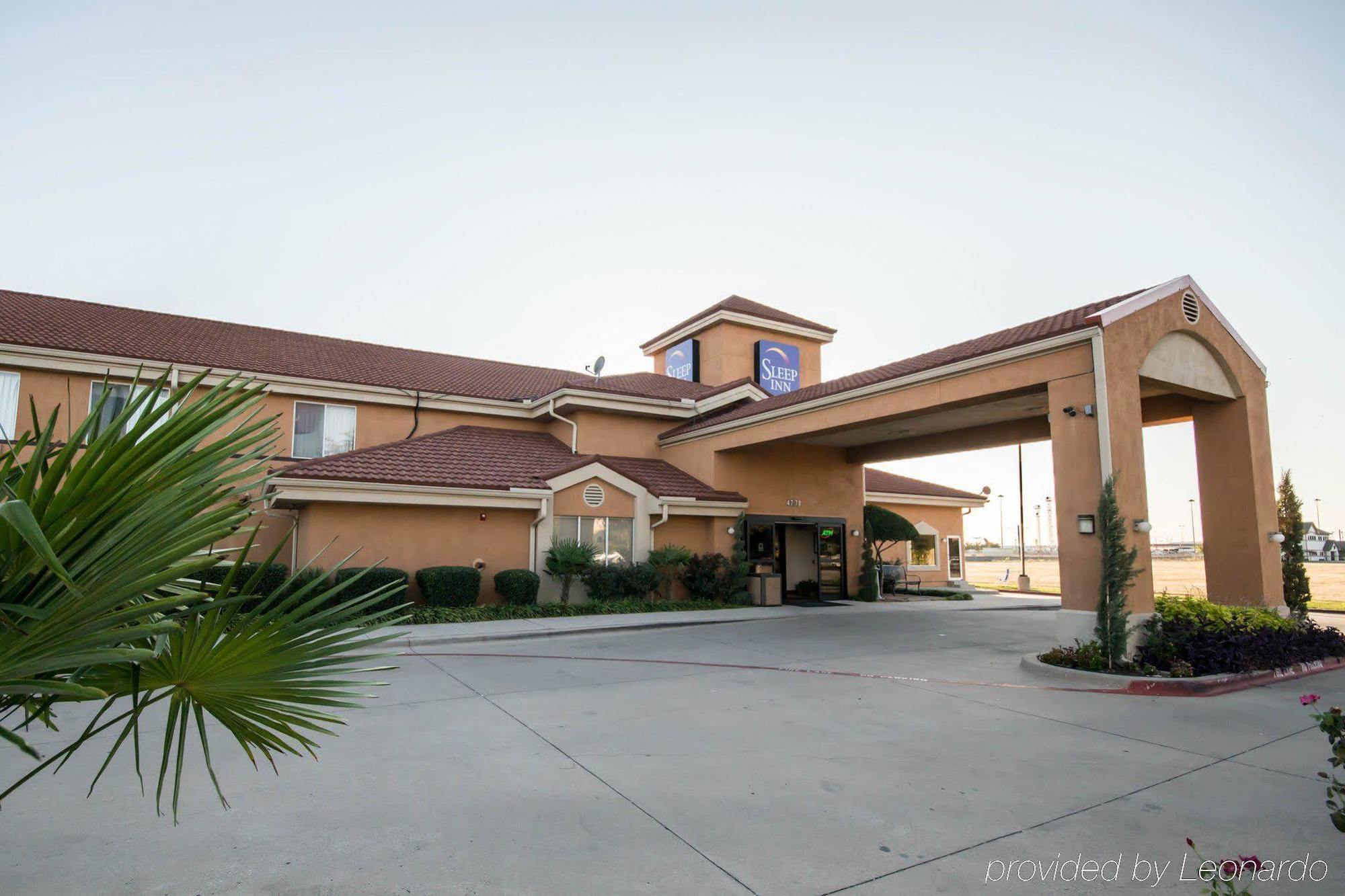 Clarion Inn & Suites Dfw North Ірвінг Екстер'єр фото