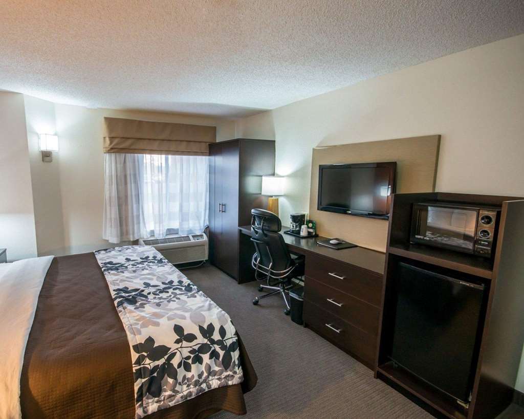 Clarion Inn & Suites Dfw North Ірвінг Екстер'єр фото