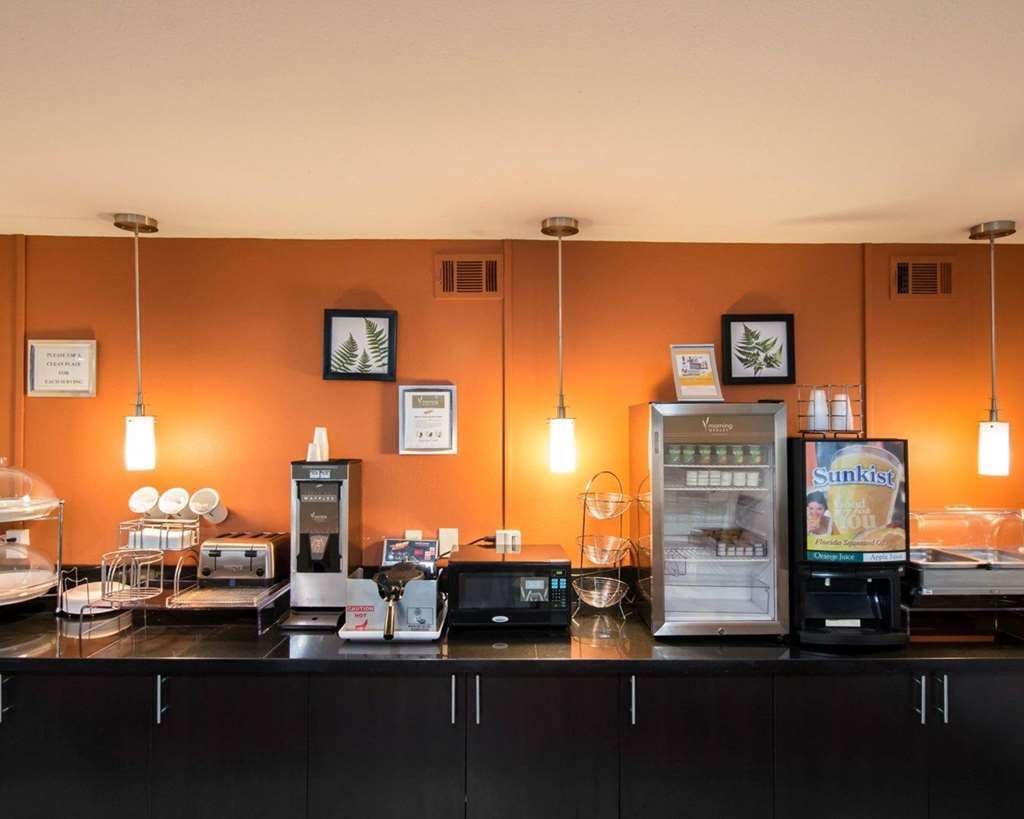 Clarion Inn & Suites Dfw North Ірвінг Екстер'єр фото