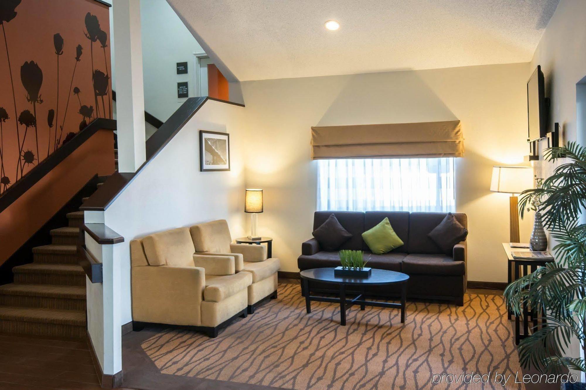 Clarion Inn & Suites Dfw North Ірвінг Екстер'єр фото