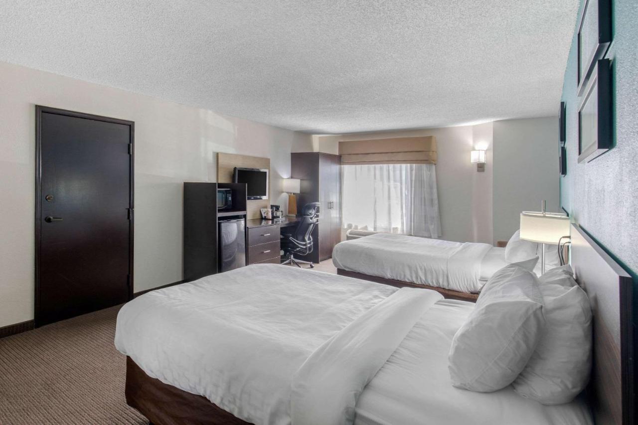 Clarion Inn & Suites Dfw North Ірвінг Екстер'єр фото
