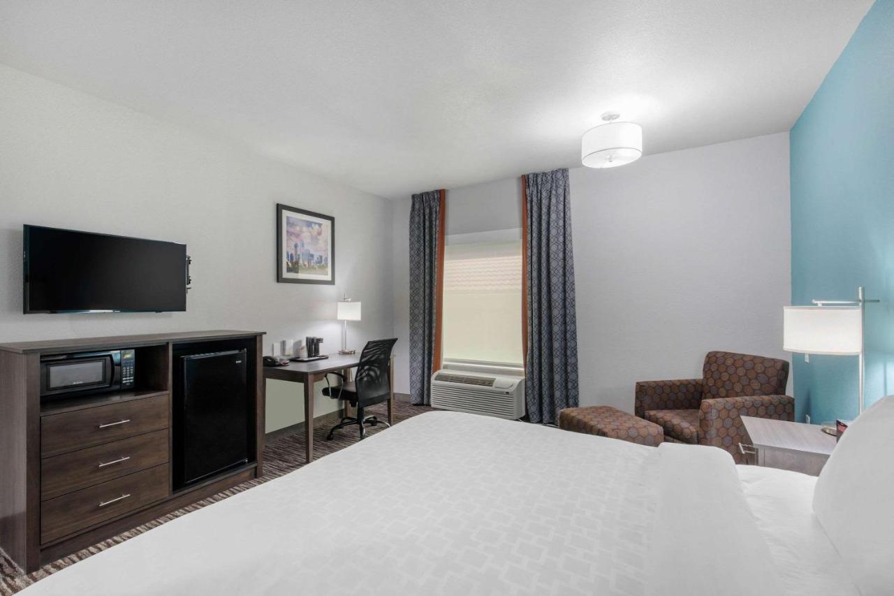Clarion Inn & Suites Dfw North Ірвінг Екстер'єр фото
