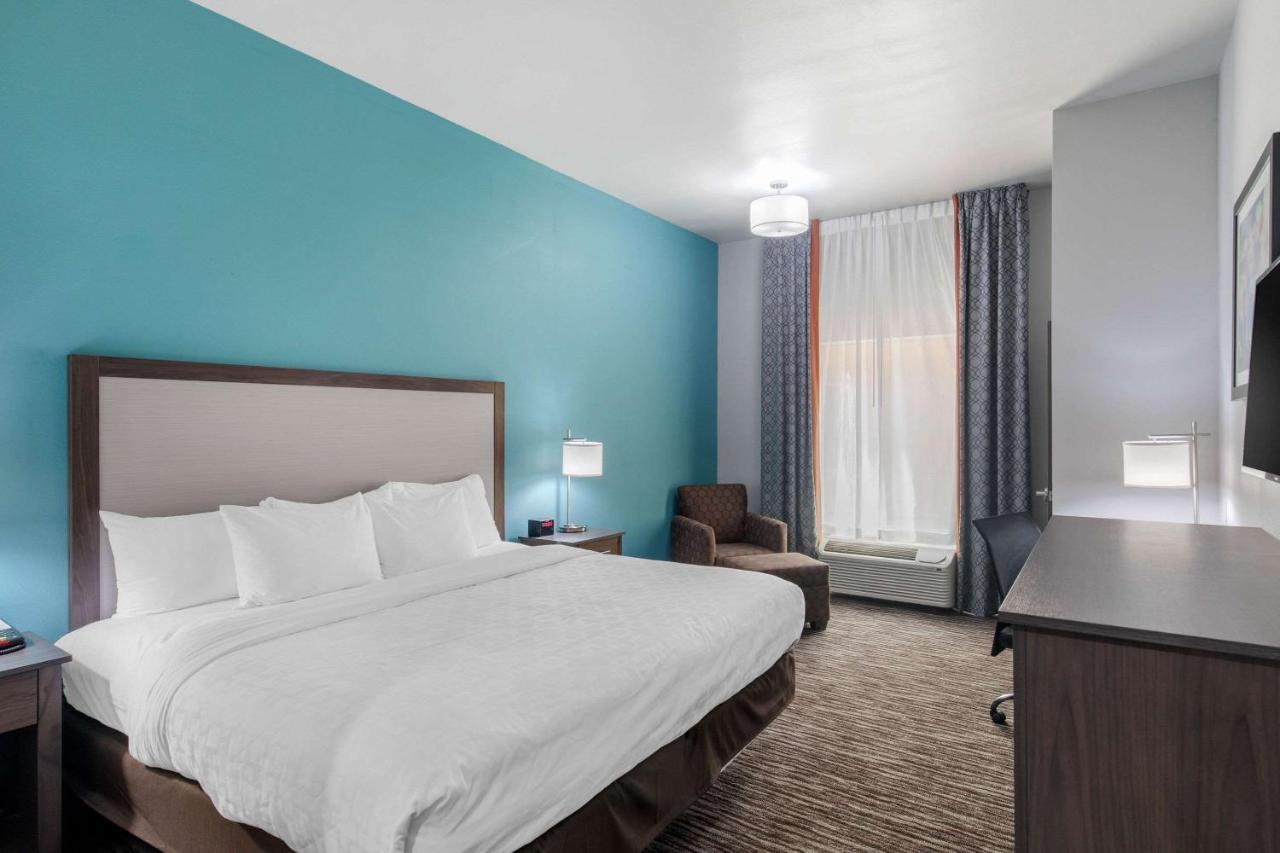 Clarion Inn & Suites Dfw North Ірвінг Екстер'єр фото
