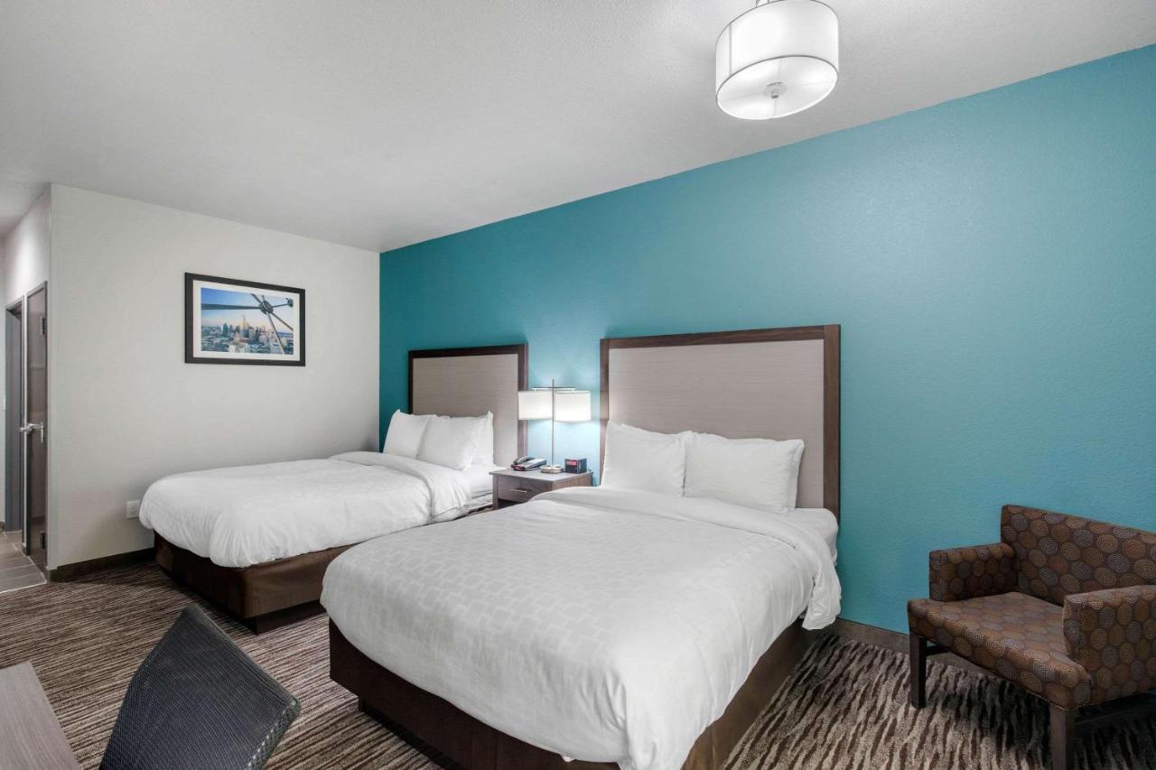 Clarion Inn & Suites Dfw North Ірвінг Екстер'єр фото