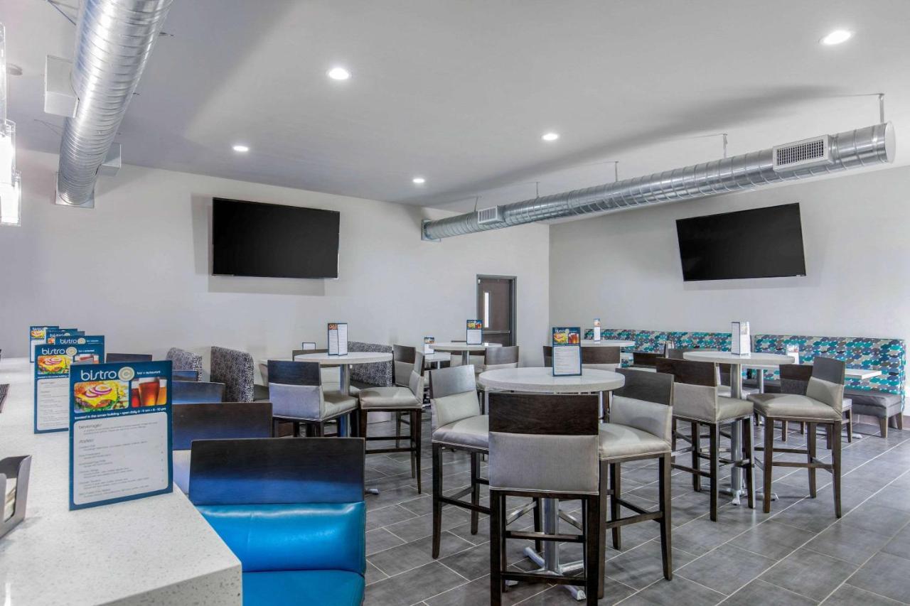 Clarion Inn & Suites Dfw North Ірвінг Екстер'єр фото