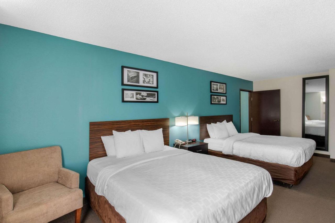 Clarion Inn & Suites Dfw North Ірвінг Екстер'єр фото