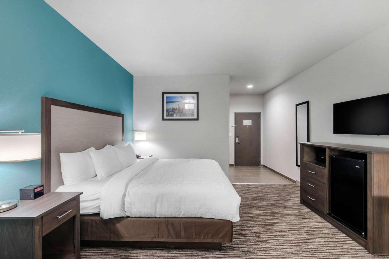 Clarion Inn & Suites Dfw North Ірвінг Екстер'єр фото