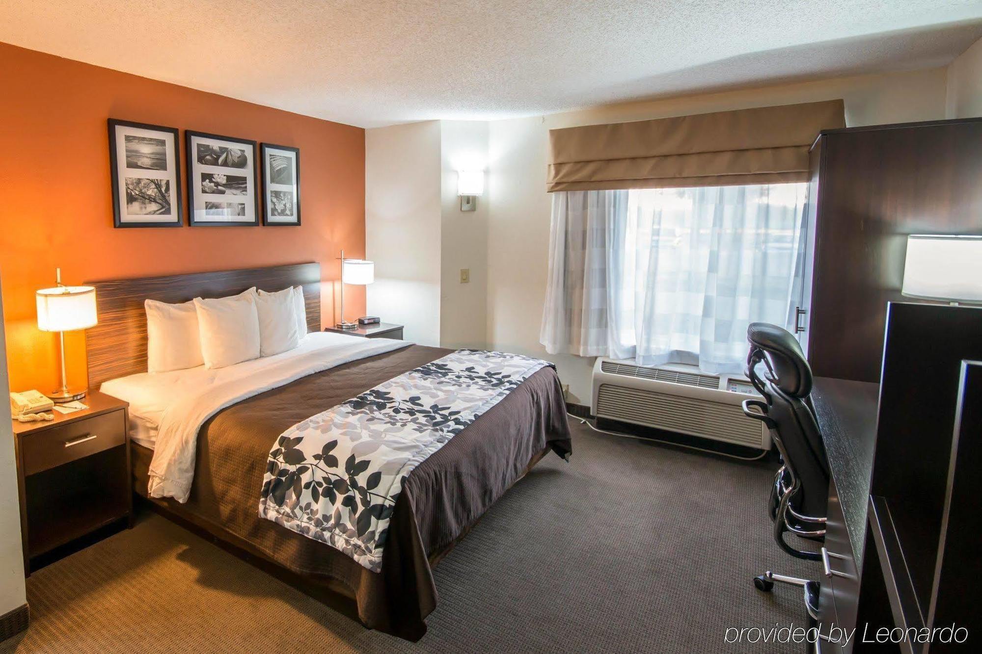 Clarion Inn & Suites Dfw North Ірвінг Екстер'єр фото