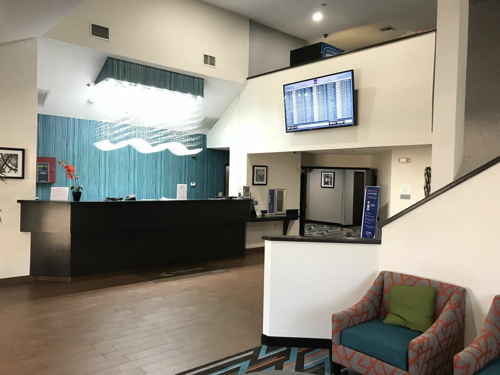 Clarion Inn & Suites Dfw North Ірвінг Екстер'єр фото